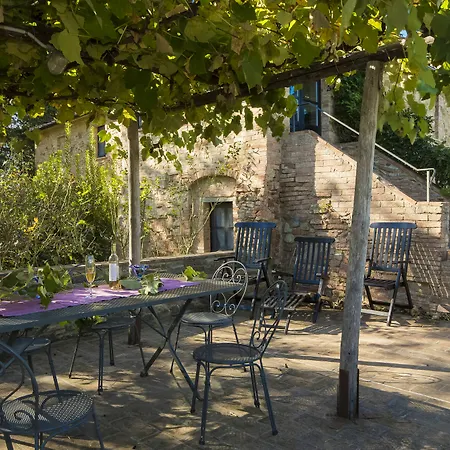 Country house Podere La Casetta - *